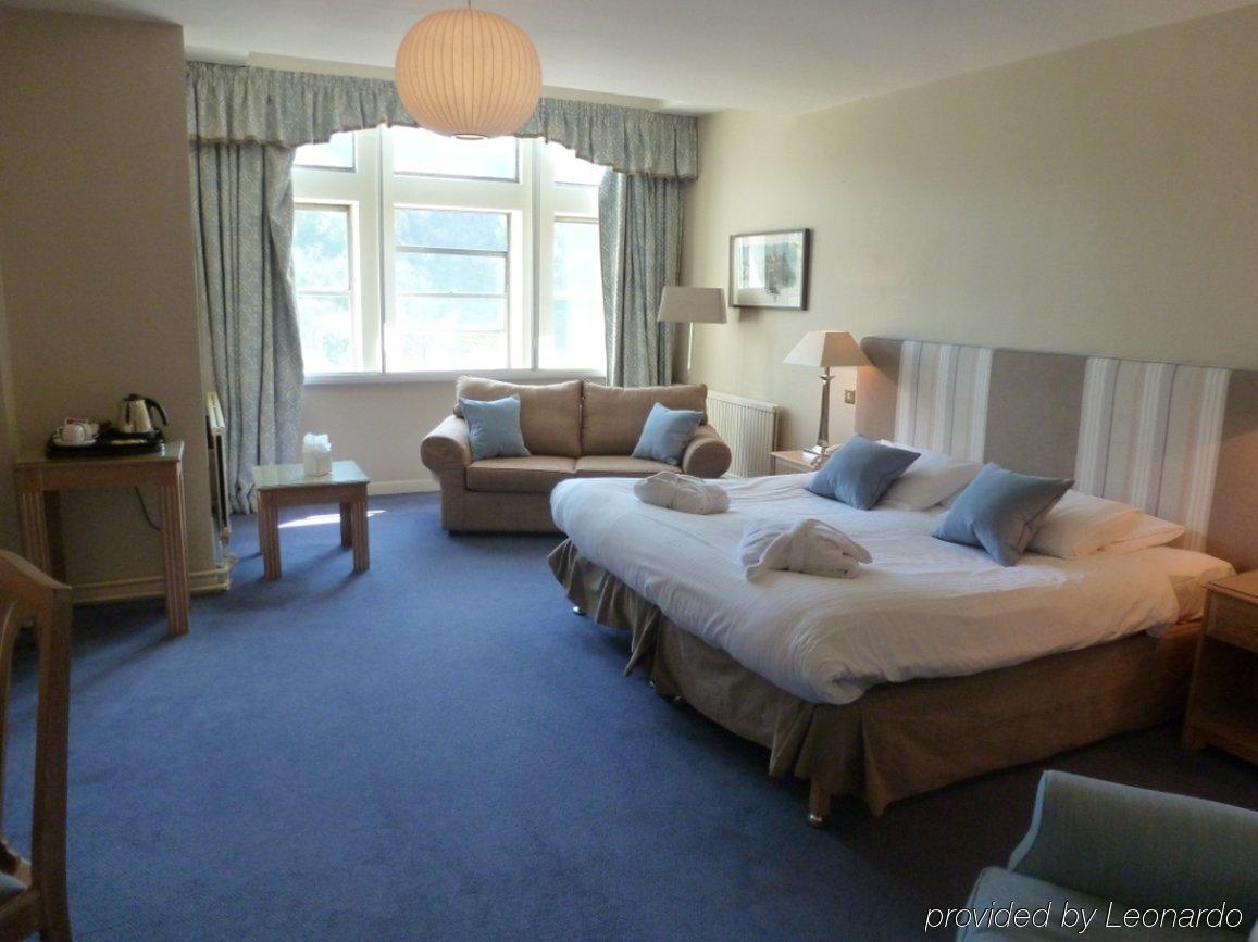 Royal Overseas League Hotel Единбург Стая снимка